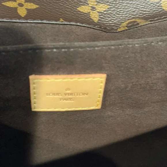 Louis Vuitton Pochette Métis - Picture 13 of 15